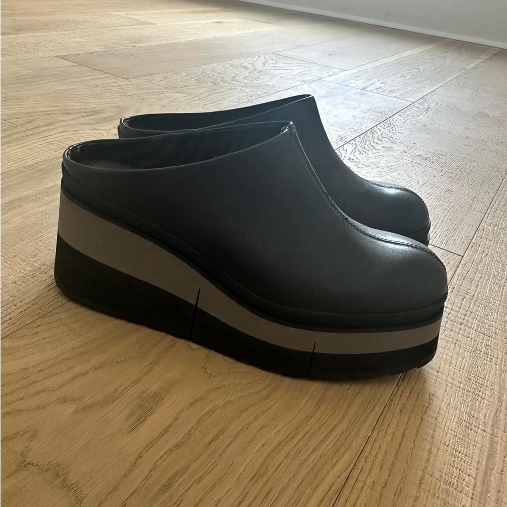 Naked Feet Platflorm Clogs